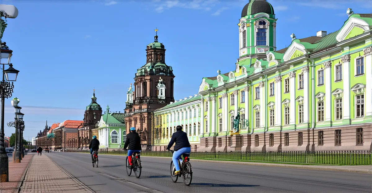 St Petersburg Seasonal Cycling Tours 2025: Explore the City